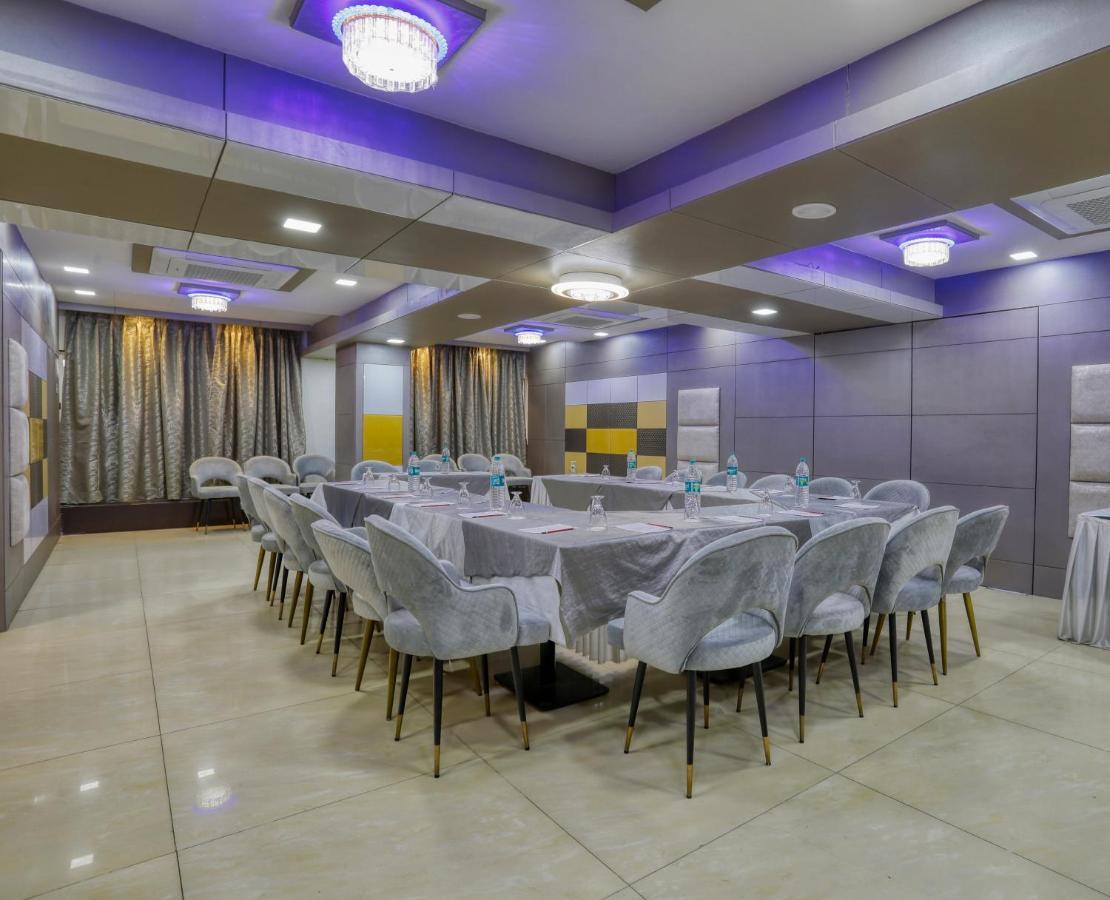 אינדורה Hotel President, Pure Veg מראה חיצוני תמונה